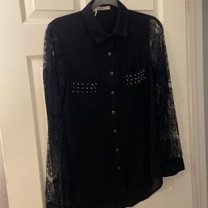 Beautiful blouse , elegant design and details ! Great condition!